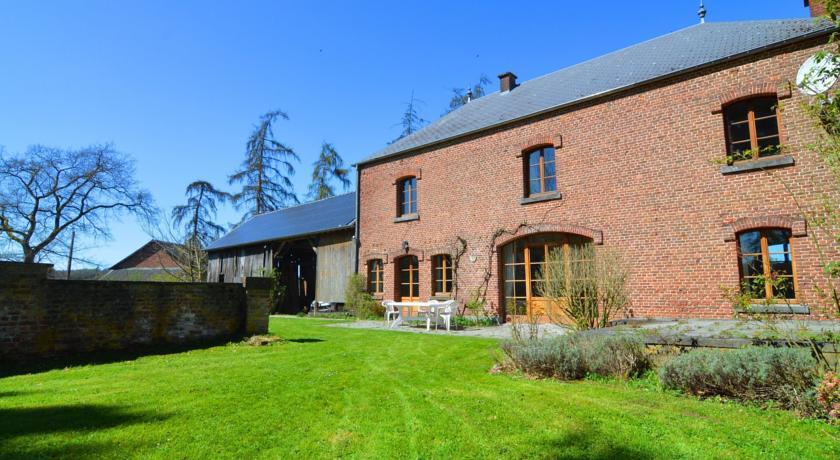 Отель Holiday Home La Maison Du Cocher Barvauxencondroz
