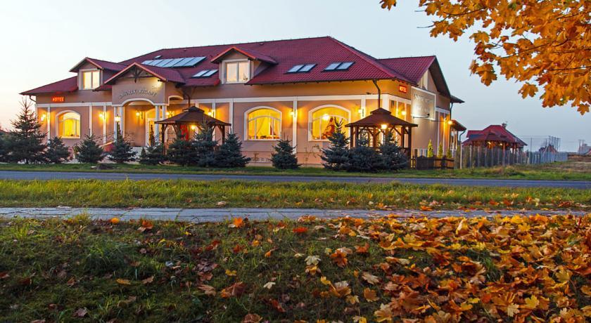 Отель Hotel Dworek Różany