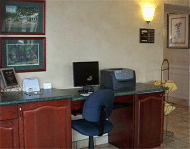 Отель Best Western Plus Couchiching Inn & Suites