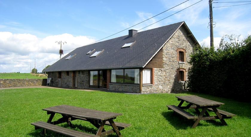 Отель Holiday Home Ferme Des Logis Longchampsbertogne