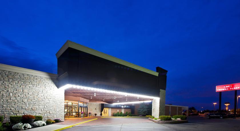Отель Crowne Plaza Hotel Detroit-Novi