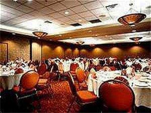Отель Holiday Inn Express Vancouver-Metrotown 