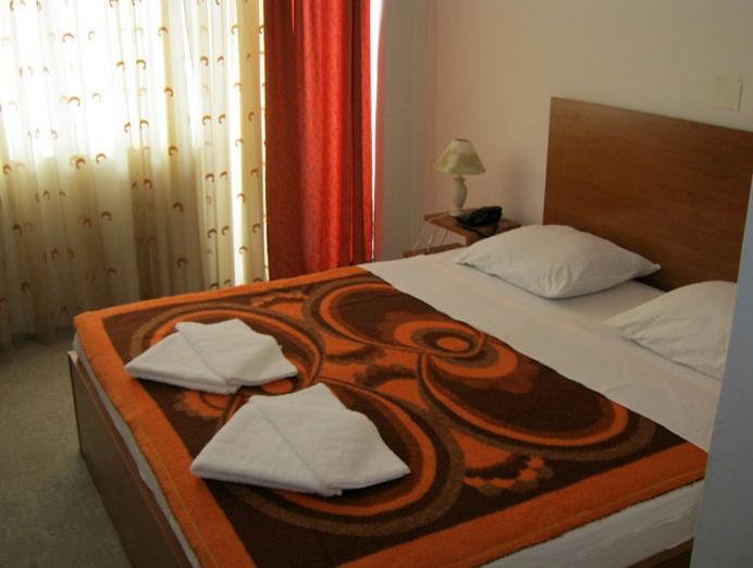 Отель Hotel Sirmium