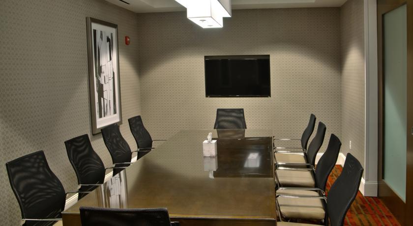 Отель Holiday Inn Charlotte-Airport Conference Center