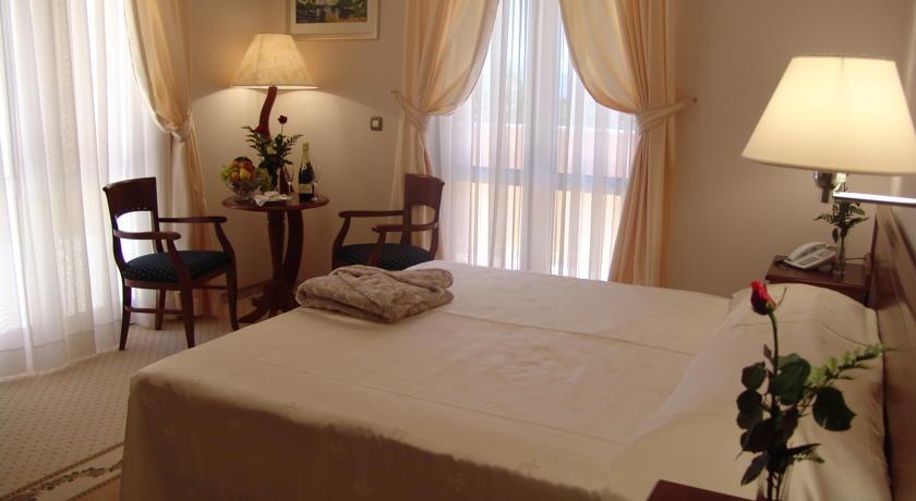 Отель Hotel Hum