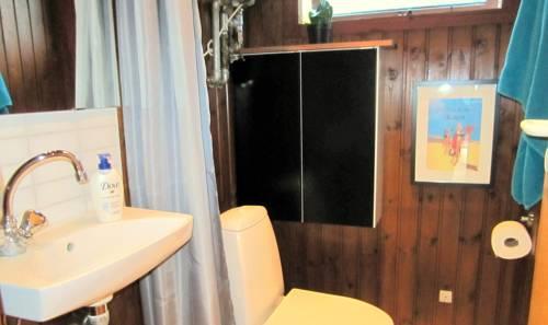 Отель Sixmiles Vacation House