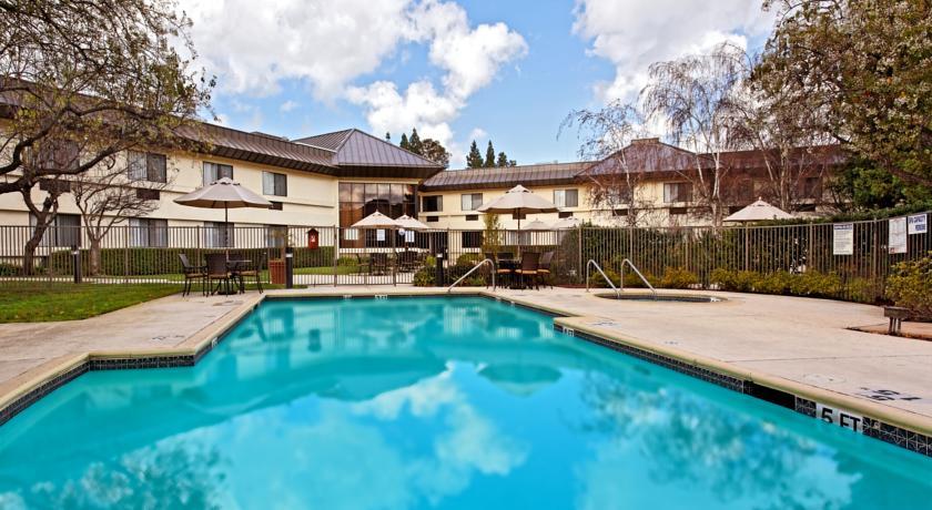 Отель Holiday Inn Express Walnut Creek