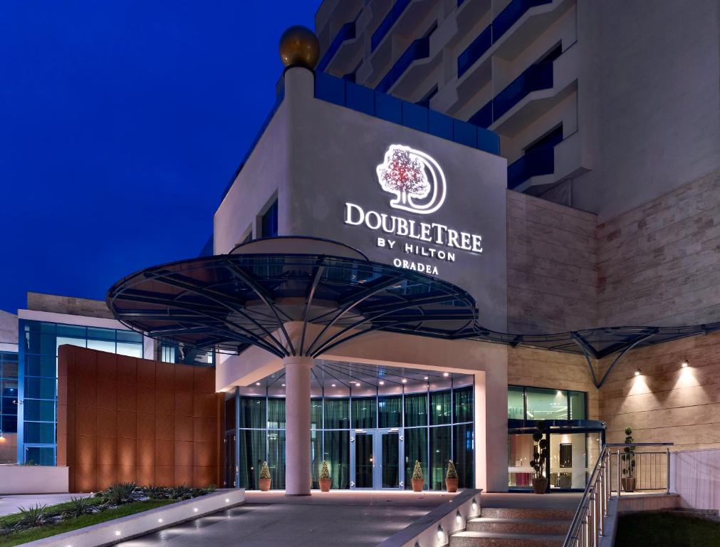 Отель DoubleTree by Hilton Oradea