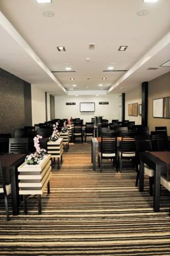 Отель Garden City Hotel Konjic