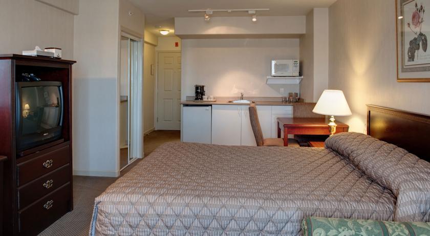 Отель Sandman Hotel Vancouver Airport