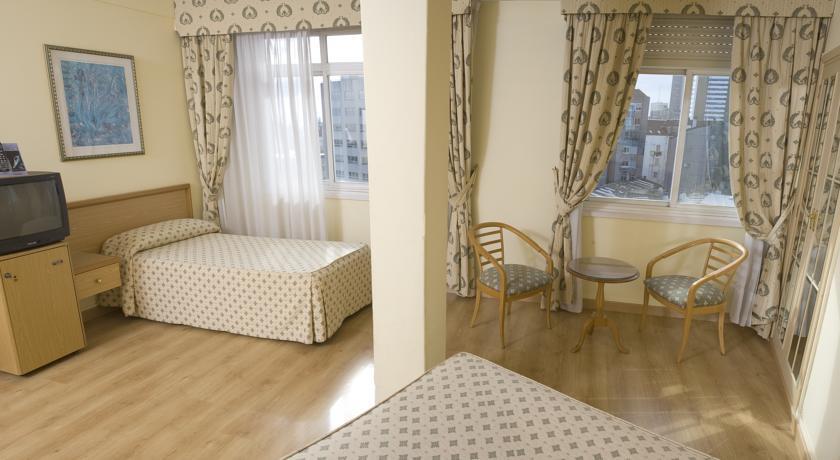 Отель Hotel Riazor