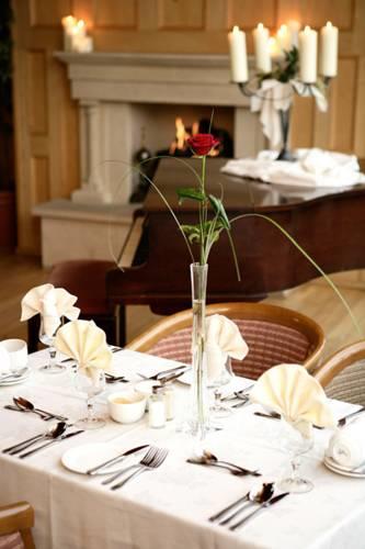 Отель The Lodge Hotel