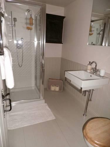 Гостевой дом Wildwood Garden Suites