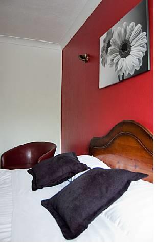 Отель The Old Stone Trough Country Lodge & Inn
