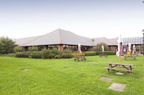 Отель Days Inn Chesterfield (Tibshelf)