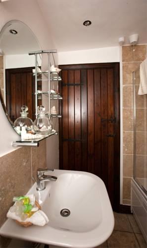 Отель The Hood Arms Hotel