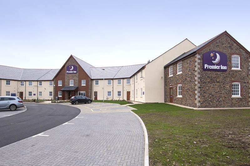 Отель Premier Inn Camborne
