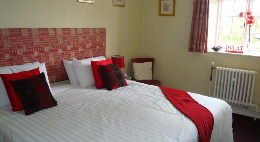 Отель The Feathers Hotel