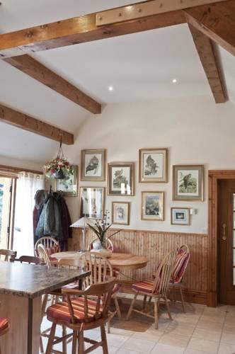 Отель Little Red Rooster Rest