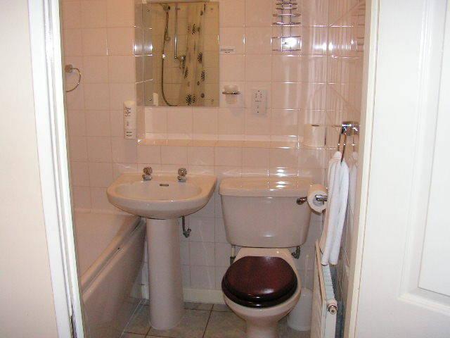 Отель Throckmorton Arms Hotel