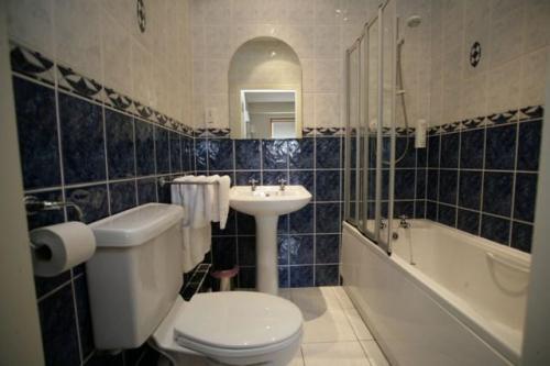 Отель The Coachman Hotel
