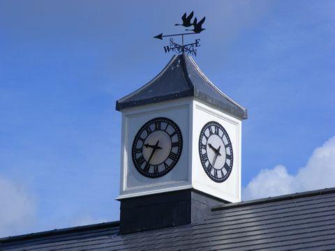 Апартаменты Flatfield House & Clock Tower Coaching Apartments