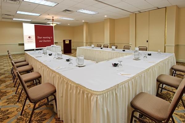 Отель DoubleTree by Hilton Mahwah