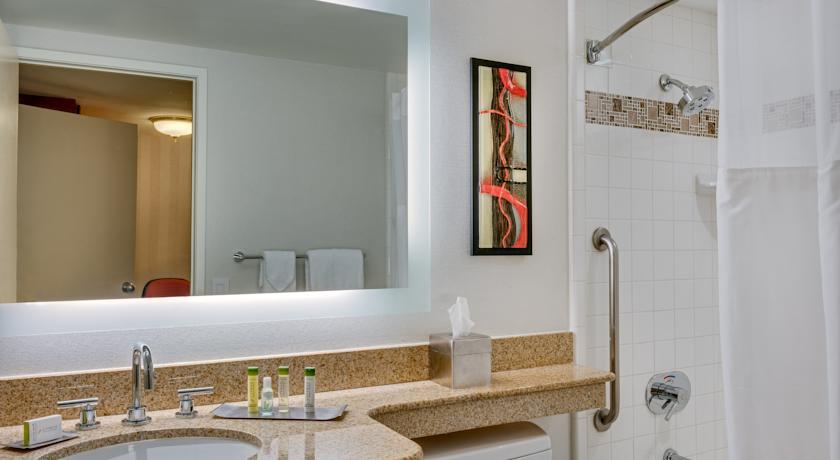 Отель DoubleTree Suites by Hilton Hotel Phoenix