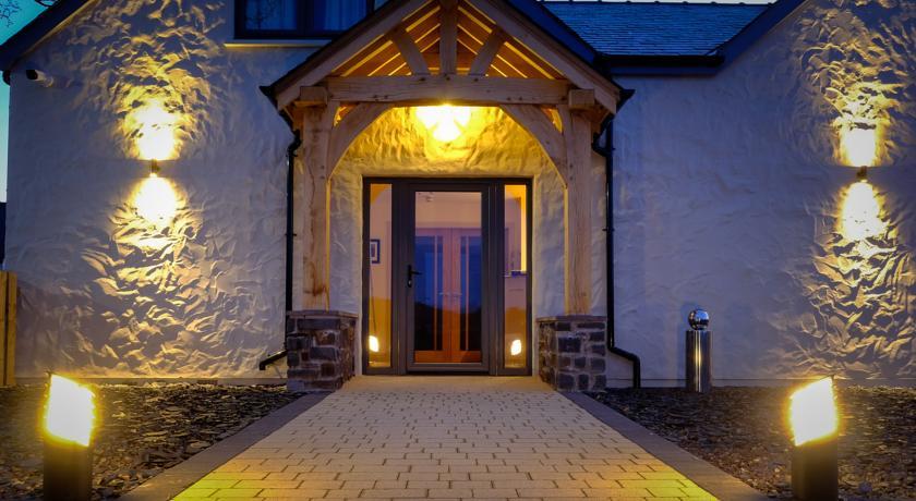 Мини-отель Canaston Oaks B&B