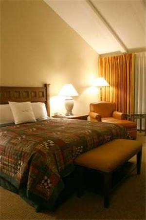 Отель DoubleTree by Hilton Missoula Edgewater