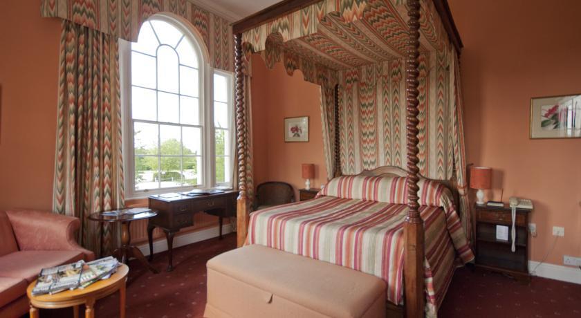 Отель Corse Lawn House Hotel