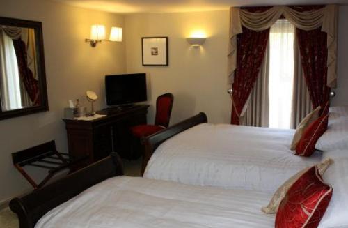 Отель The Auberge