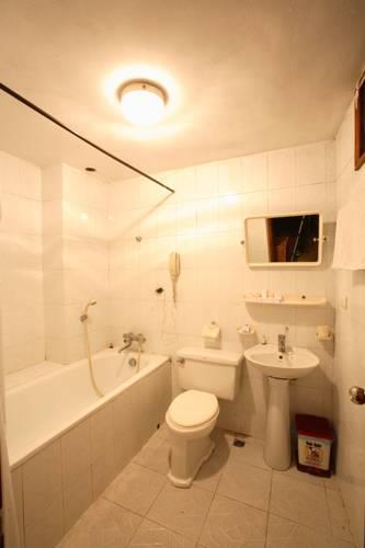 Apt Ezholiday Hotel
