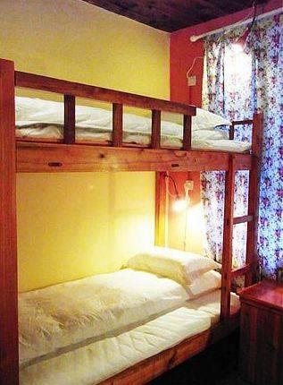Хостел FengHuang Old Town International Youth Hostel