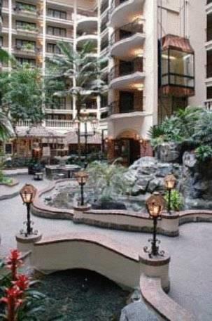 Отель Embassy Suites St Paul Downtown
