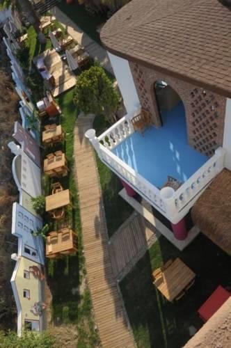 Отель La Brezza Suite & Hotel