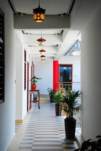 Отель Moon River Hotel Dali
