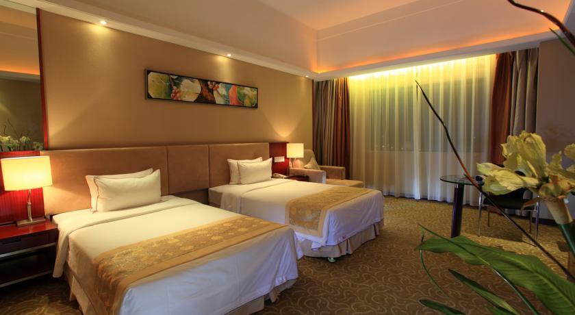 Отель New Metropolis Hotel