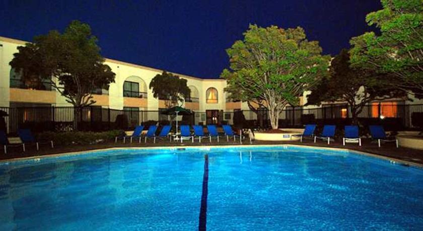 Отель Hilton Newark-Fremont