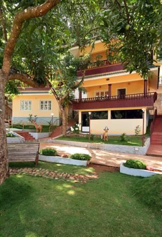 Отель Aruvi Resort