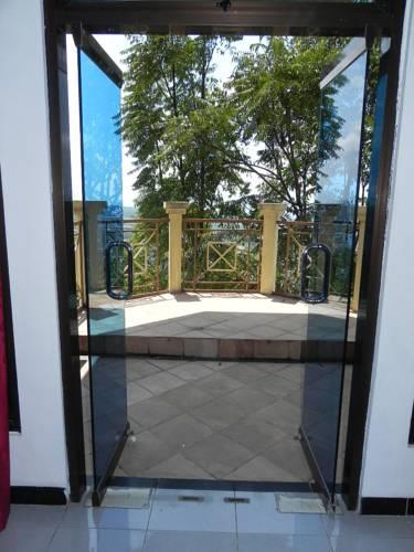 Отель Le Vallon Bandung