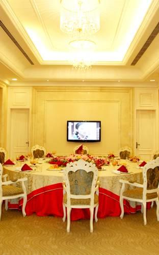 Отель Bolong Lakeview Resort