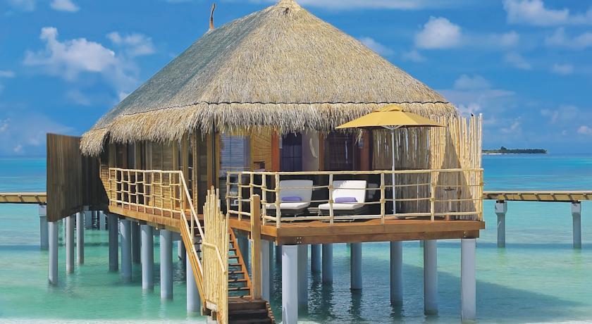 Constance Moofushi Resort
