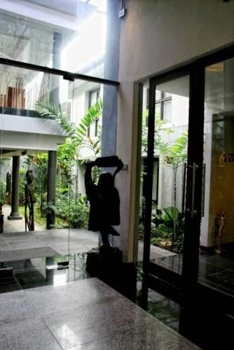 Отель Rumah Nenek Hotel & Restaurant