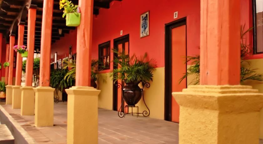 Отель Hotel Lirice Colonial