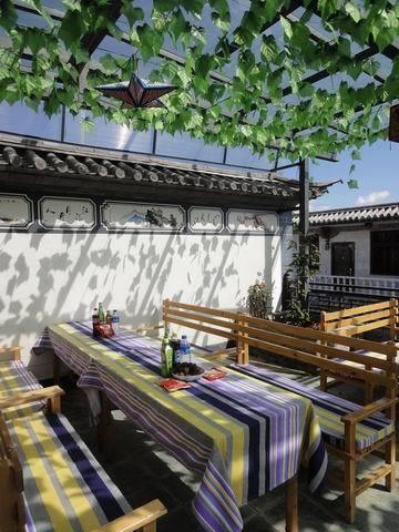 Отель Dali Four Season Flower Inn
