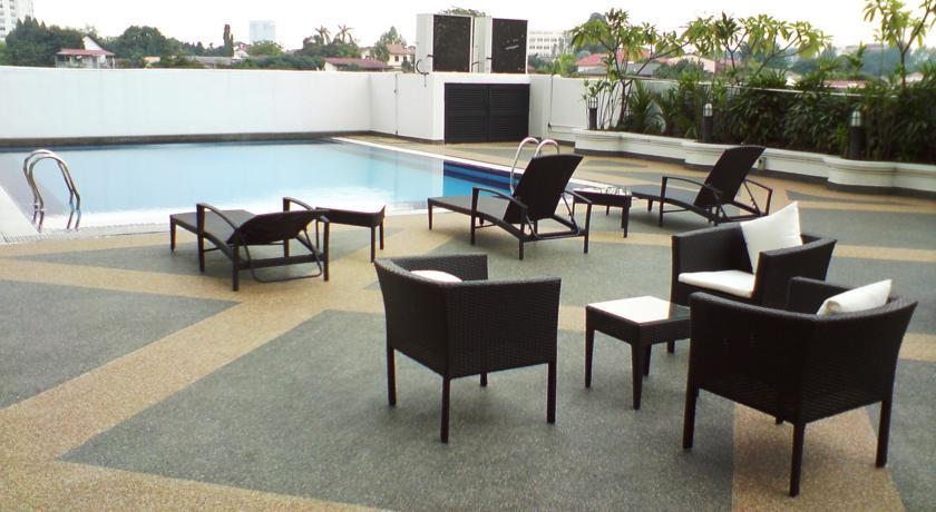 Отель Crystal Crown Hotel Petaling Jaya
