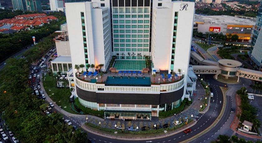 Отель The Royale Bintang Damansara
