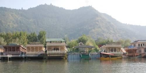 Отель Swan Group of Houseboats, Golden Dal Lake
