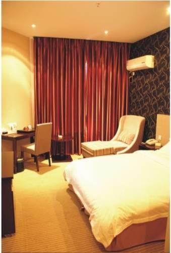 Отель Rayne Holiday Hotel